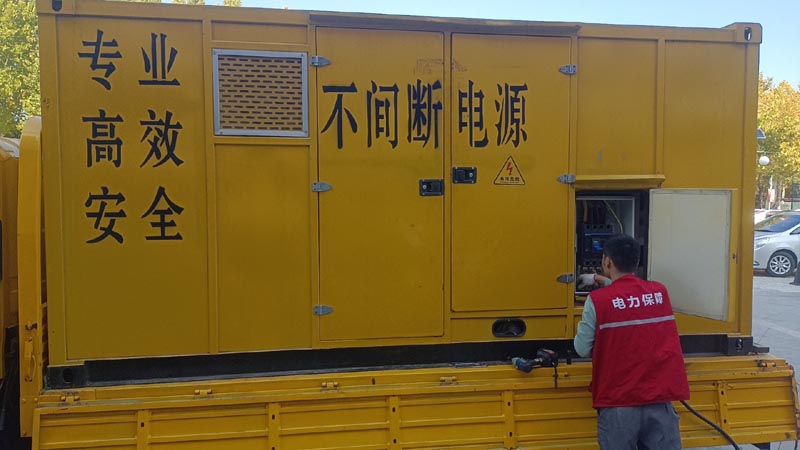 安图柴油发电机组和UPS电源配合使用时，如何避免切换过程中的电力中断？